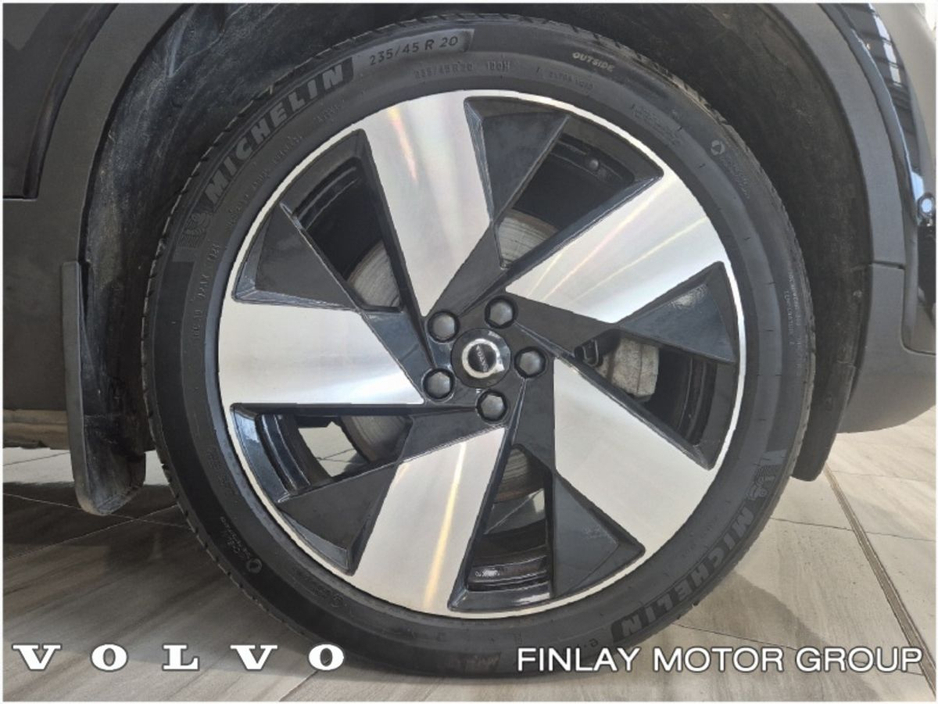 2022 Volvo XC40 - image 10