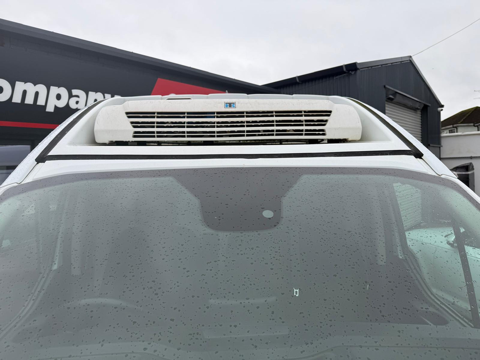 2021 Ford Transit Custom - image 3