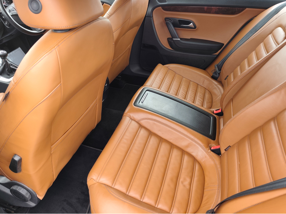 2010 Volkswagen Passat CC - image 9