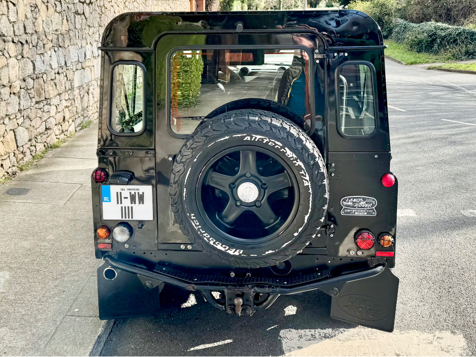 2011 Land Rover Defender - image 9