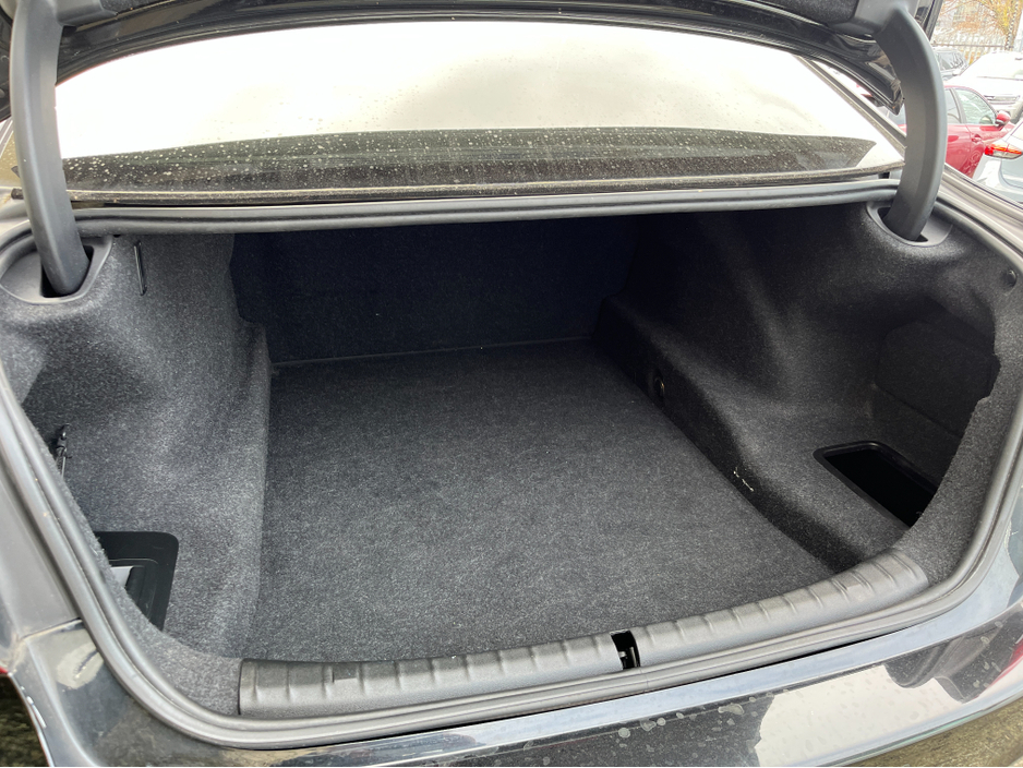 2018 BMW 5 Series - image 8