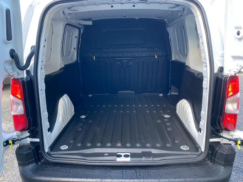 2024 Peugeot Partner  €18,618