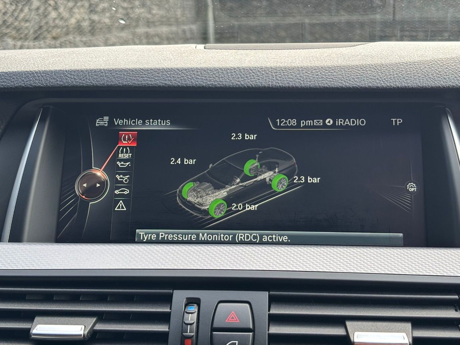 2016 BMW 5 Series - image 31