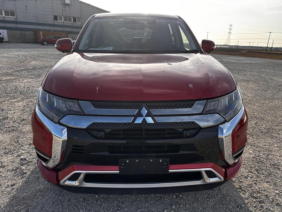 2018 Mitsubishi Outlander - image 2