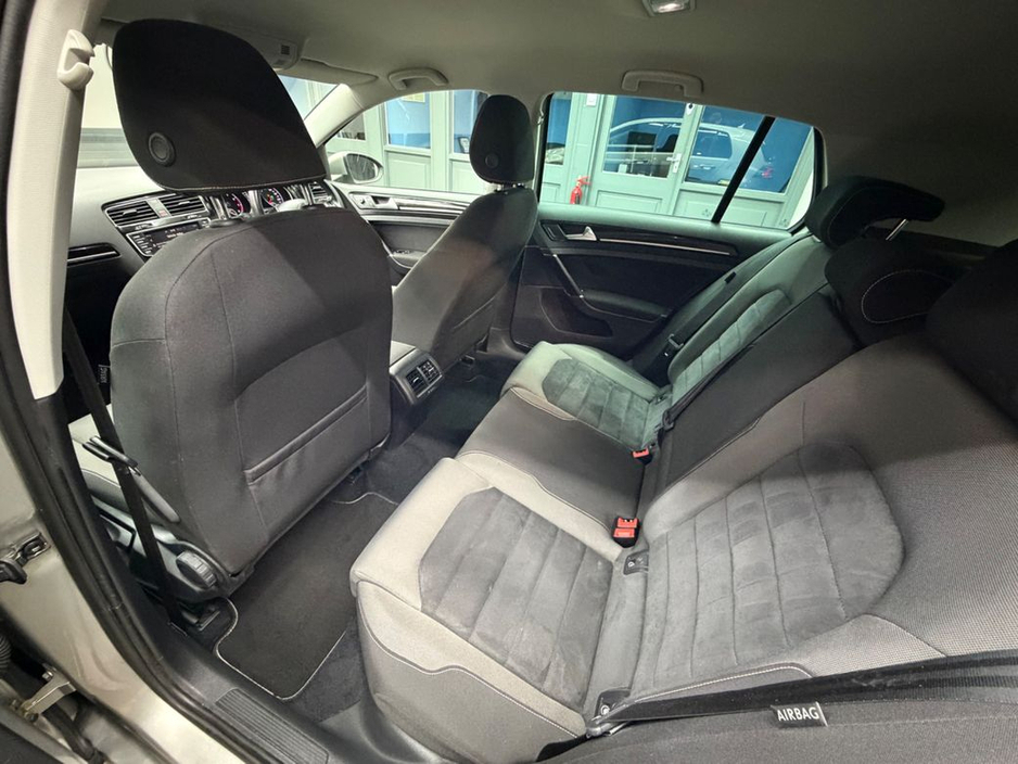 2017 Volkswagen Golf - image 26