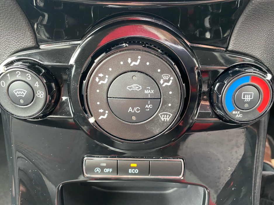 2016 Ford Fiesta - image 12