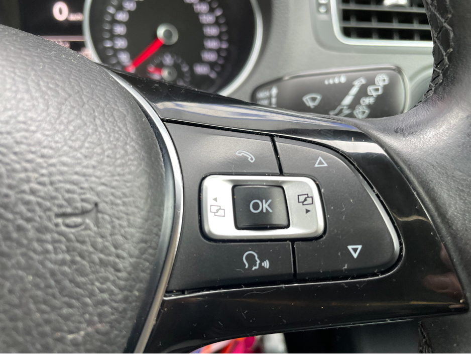 2015 Volkswagen Polo - image 14