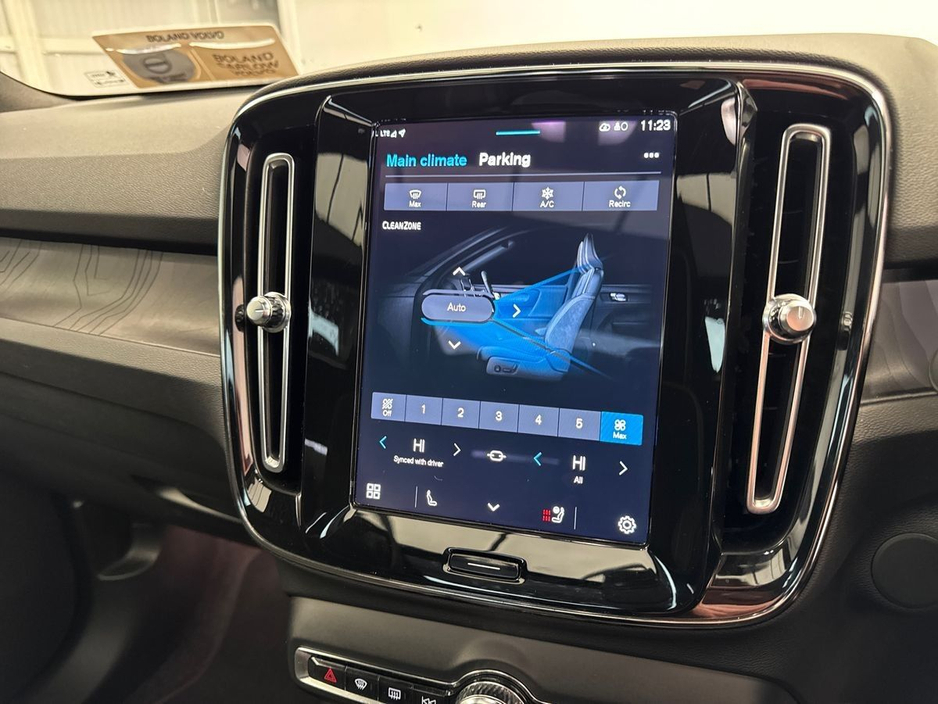 2023 Volvo XC40 - image 20