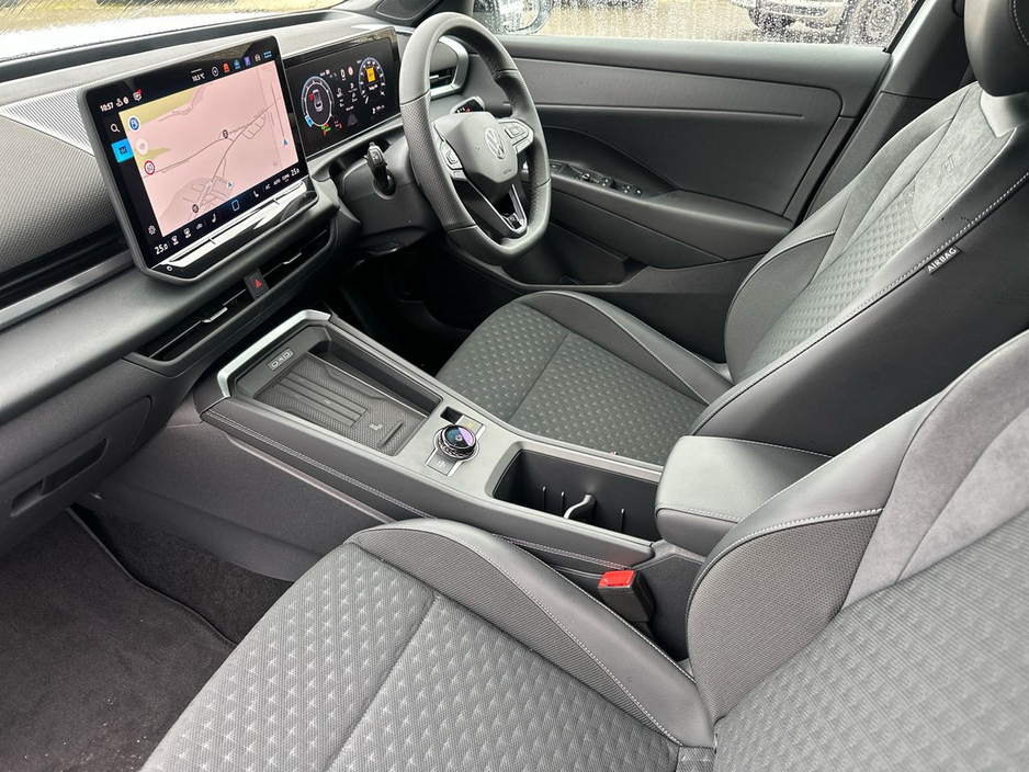 2026 Volkswagen T-Roc - image 2