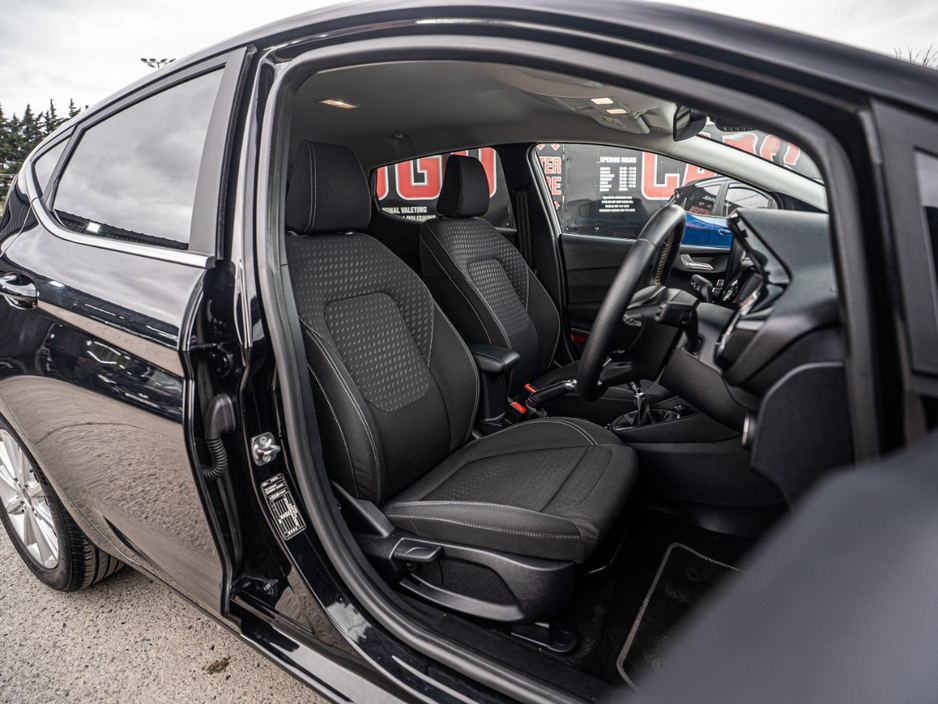 2020 Ford Fiesta - image 28