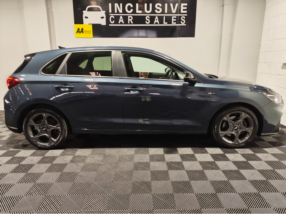 2022 Hyundai i30 - image 11