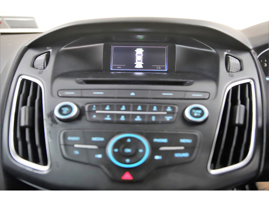 2016 Ford Focus - image 19