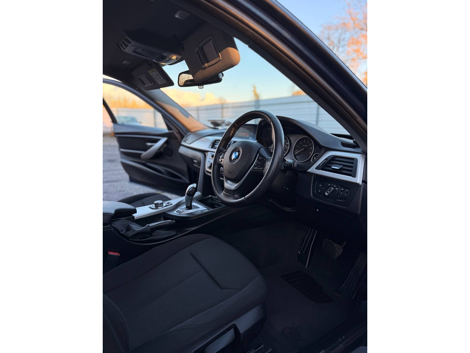 2017 BMW 3 Series - image 28