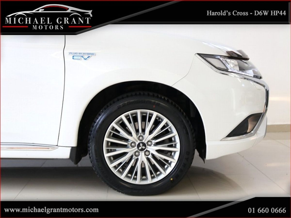 2018 Mitsubishi Outlander - image 9