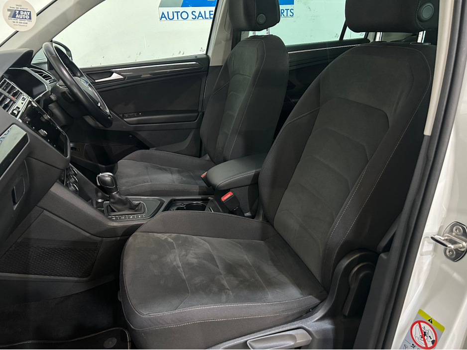2018 Volkswagen Tiguan - image 9
