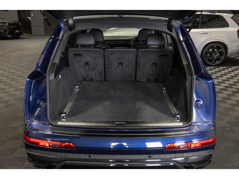 2023 Audi Q7 - image 13