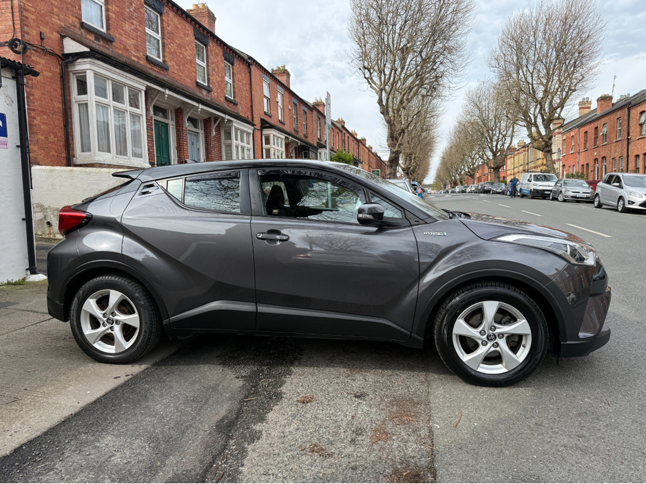 2018 Toyota C-HR - image 4