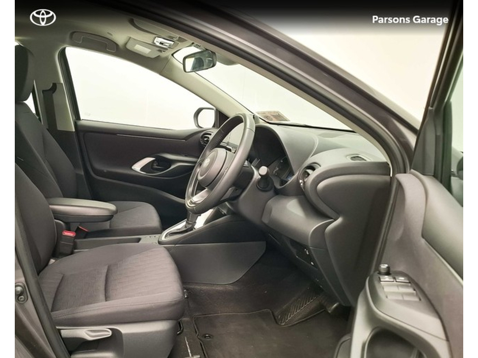 2025 Toyota Yaris - image 8