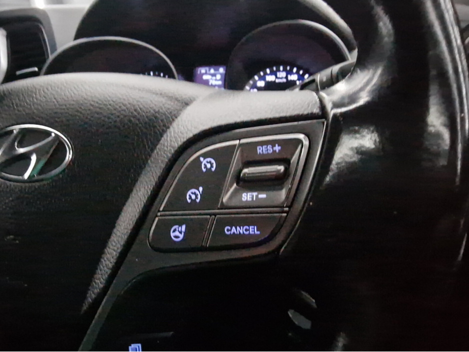 2014 Hyundai Santa Fe - image 11