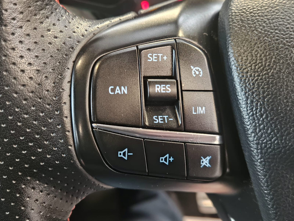 2019 Ford Focus - image 9