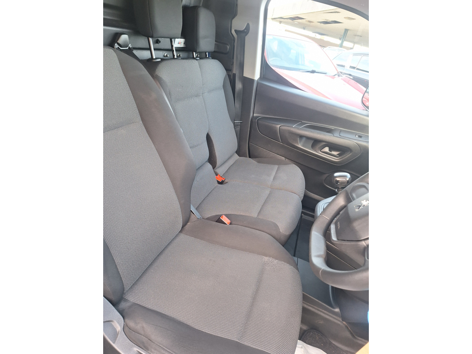 2022 Peugeot Partner PROFESSIONAL PREMIUM BLUEHDI L1 €12,900