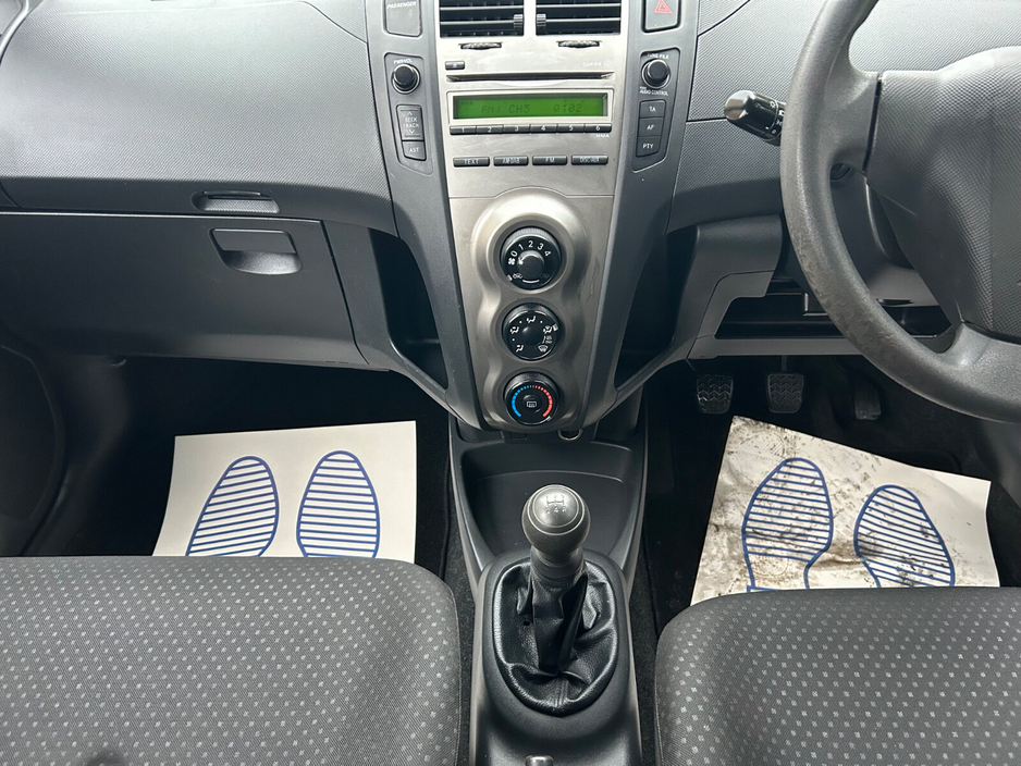 2011 Toyota Yaris 1.0 VVT-i 3Dr Sport €4,950