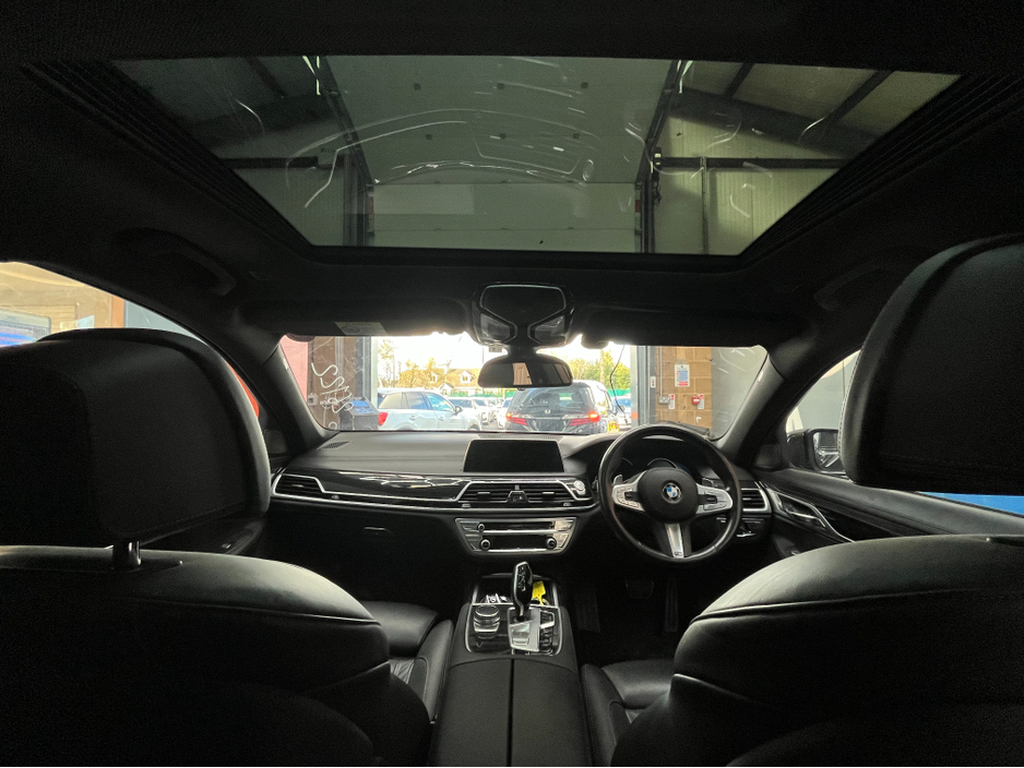 2017 BMW 7 Series - image 16