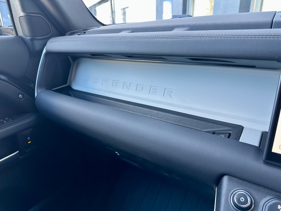 2025 Land Rover Defender - image 25