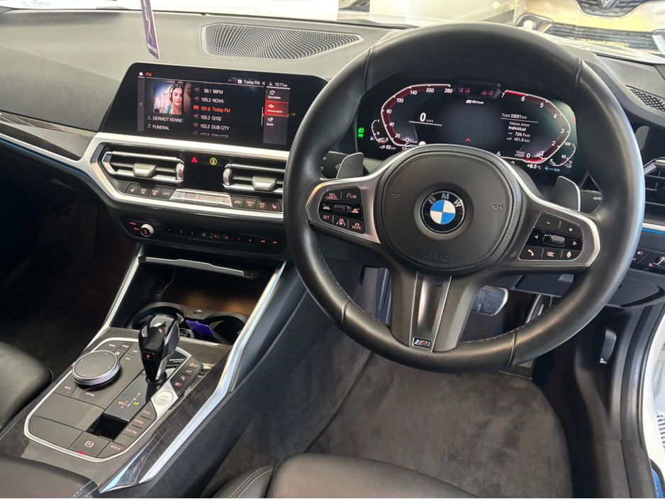 2020 BMW 3 Series - image 9