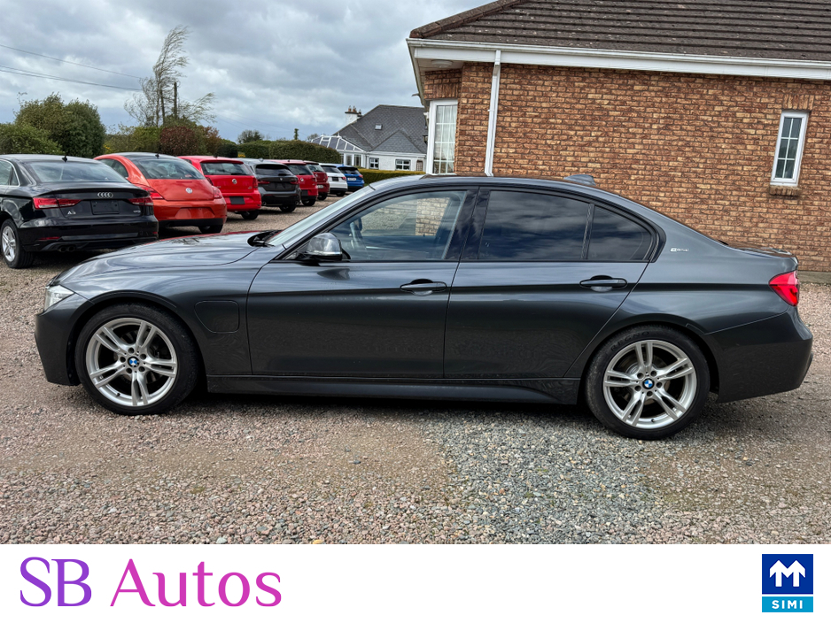 2016 BMW 3 Series - image 7