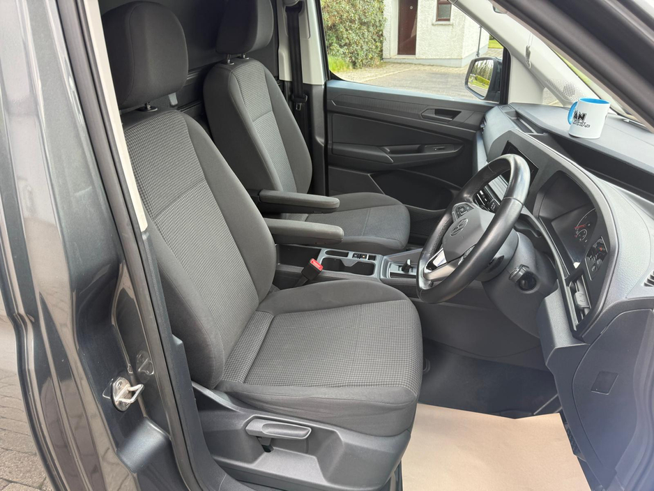 2023 Volkswagen Caddy - image 15