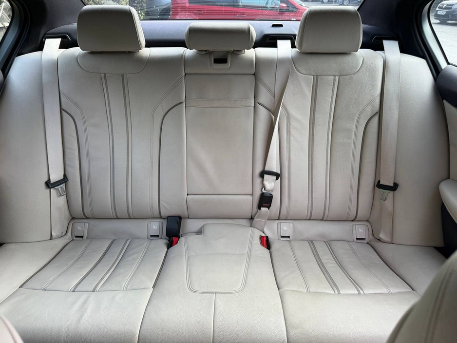 2018 BMW 5 Series - image 12