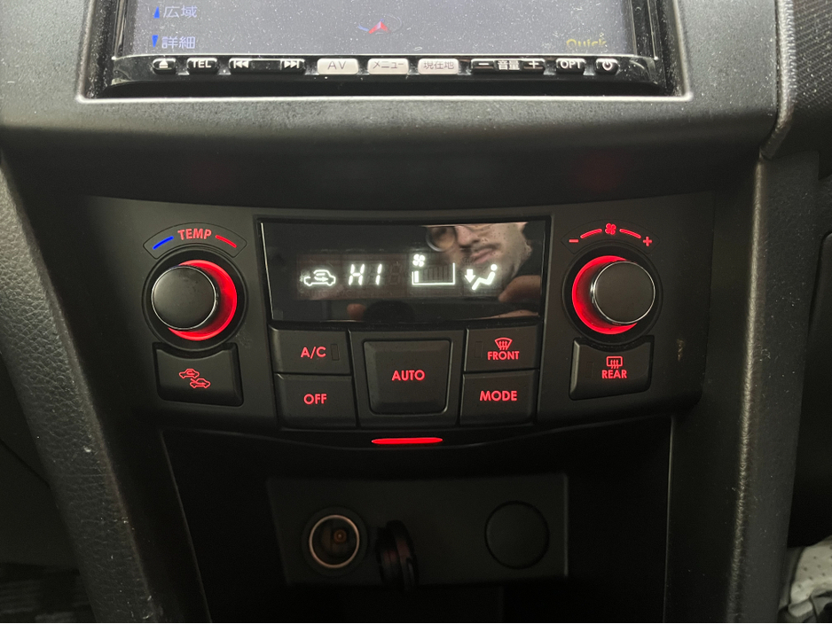 2014 Suzuki Swift - image 13