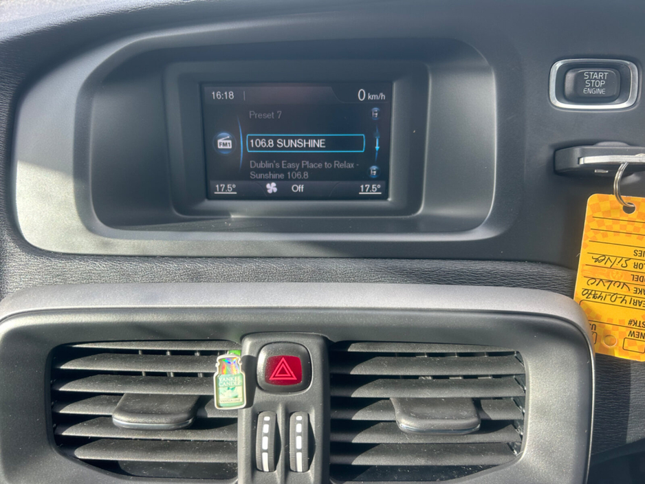 2014 Volvo V40 - image 11