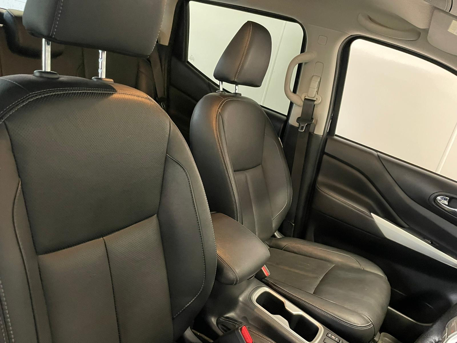 2021 Nissan Navara - image 8