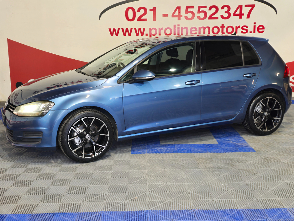 2016 Volkswagen Golf - image 2