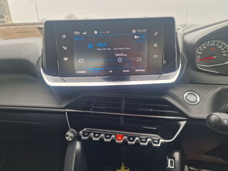 2021 Peugeot 2008 - image 11