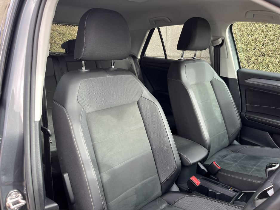 2024 Volkswagen T-Roc - image 11