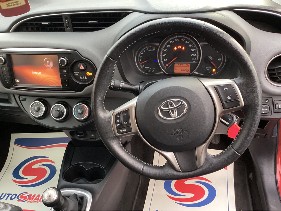 2015 Toyota Yaris - image 11