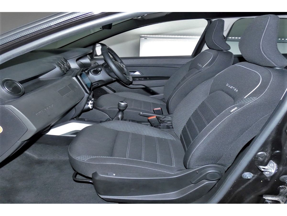 2022 Dacia Duster - image 32