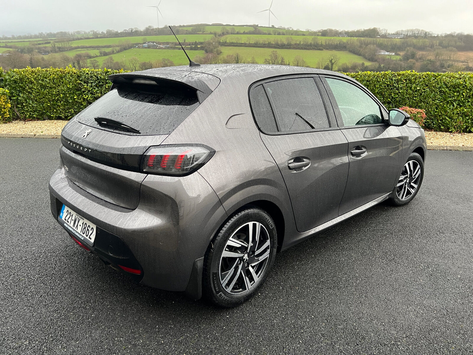 2022 Peugeot 208 1.2 Puretech 100bhp Allure Pack €17,950