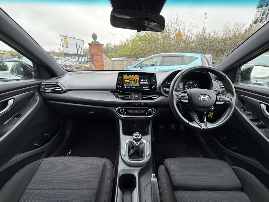 2022 Hyundai i30 - image 9