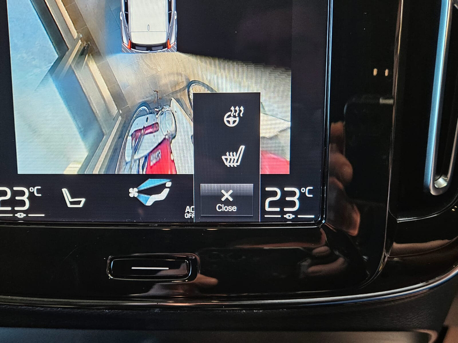 2023 Volvo XC40 - image 18