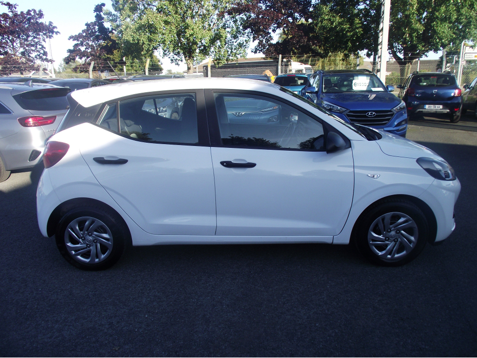 2021 Hyundai i10 - image 3