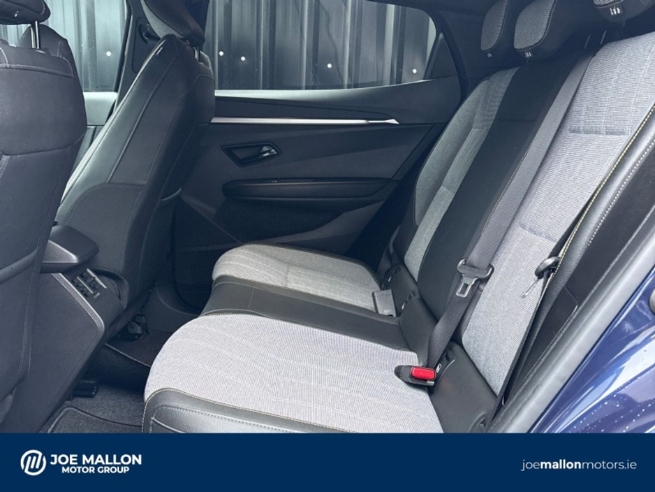 2023 Renault Megane E-Tech - image 10