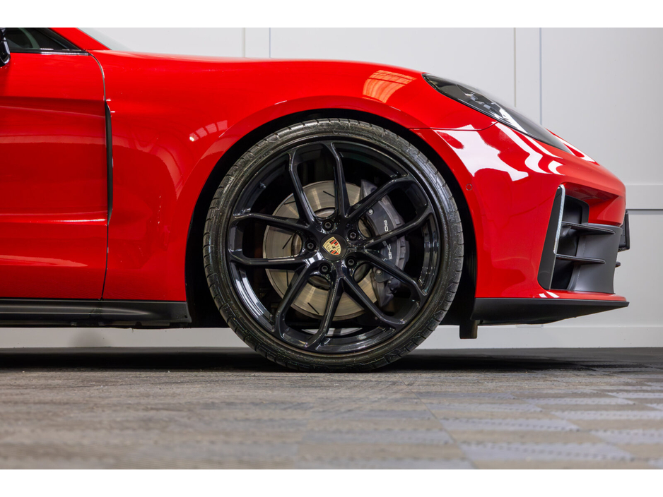 2025 Porsche Panamera - image 7