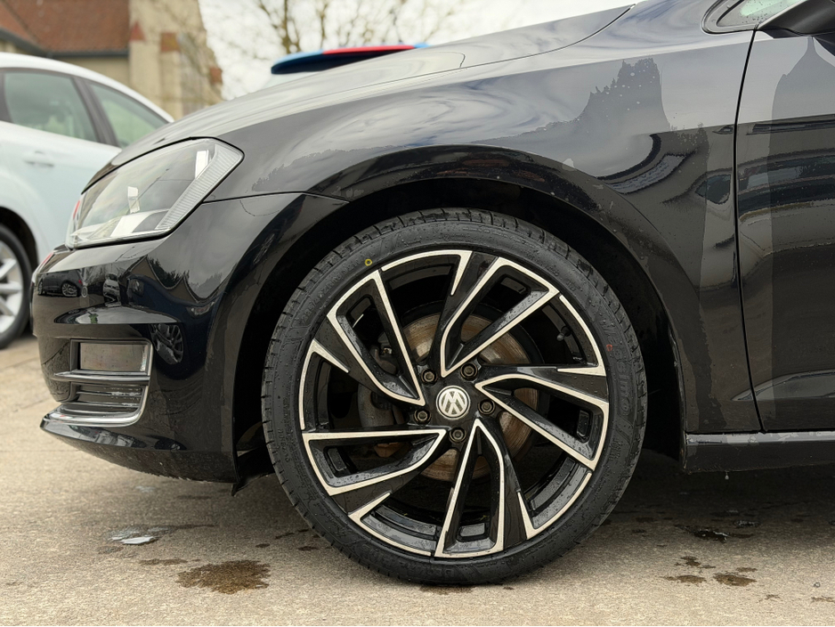 2016 Volkswagen Golf - image 4