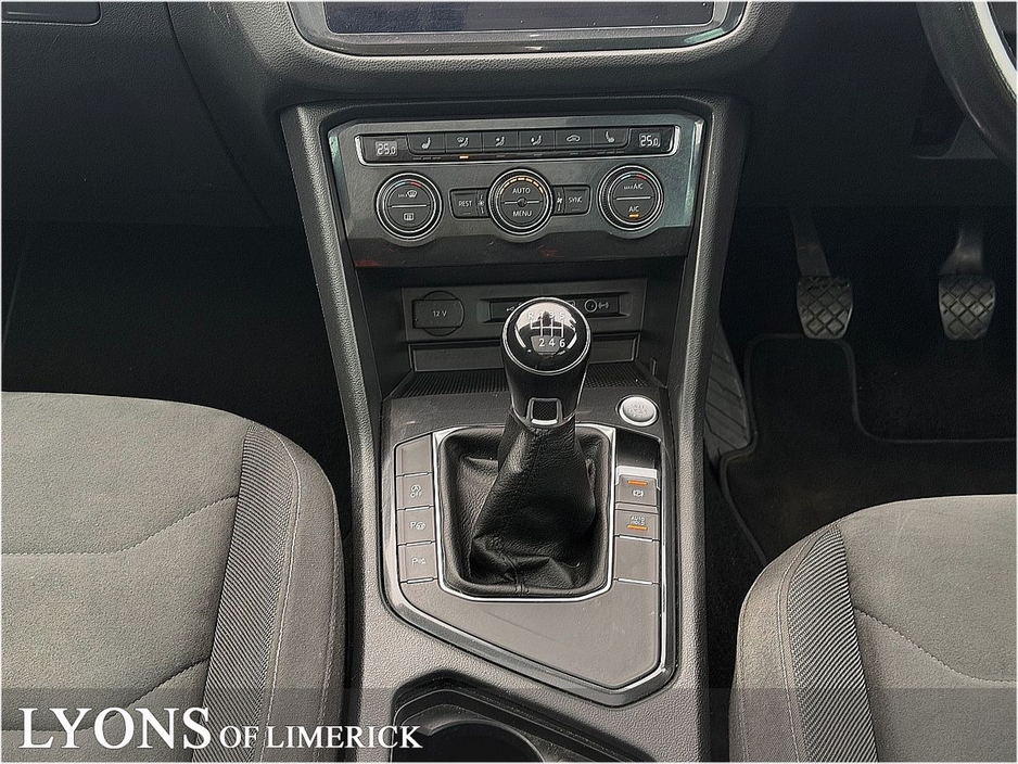 2018 Volkswagen Tiguan - image 11