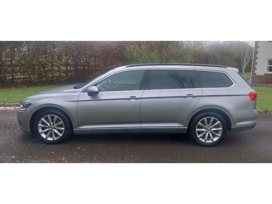 2020 Volkswagen Passat - image 4