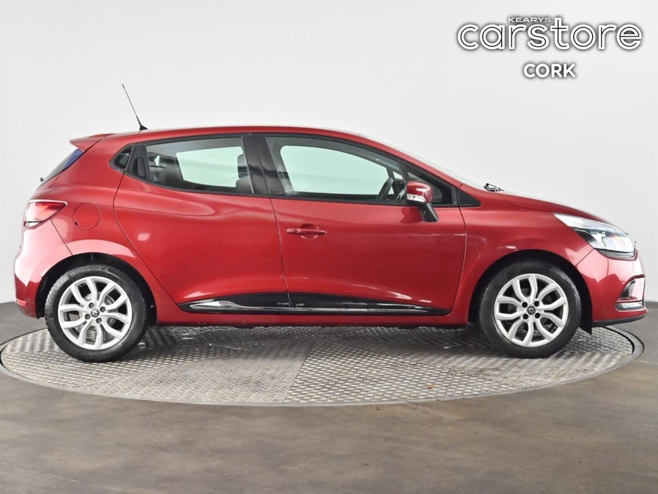2018 Renault Clio - image 2